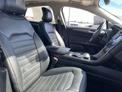 Certified 2017 Ford Fusion SE FWD image 34
