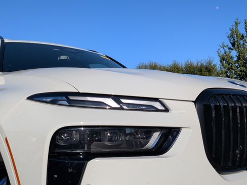 Certified 2025 BMW X7 xDrive40i w/ M Sport Package image 3