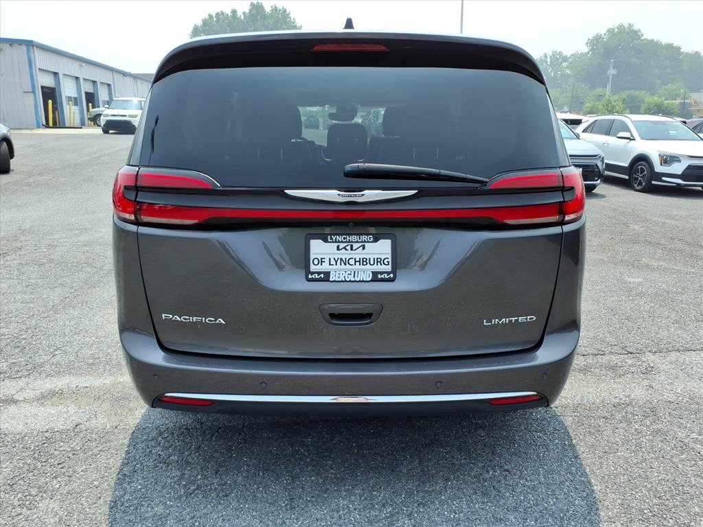 Used 2023 Chrysler Pacifica Limited FWD image 5