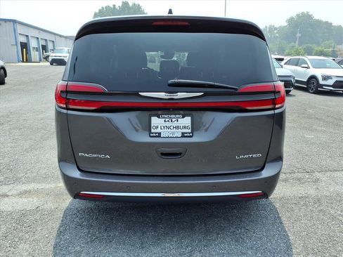 Used 2023 Chrysler Pacifica Limited FWD image 5