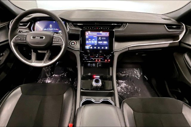 Used 2023 Jeep Grand Cherokee Altitude AWD/4WD image 18