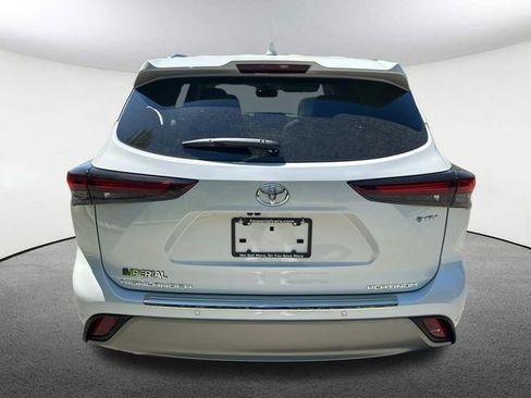 New 2026 Toyota Highlander Platinum AWD/4WD image 8