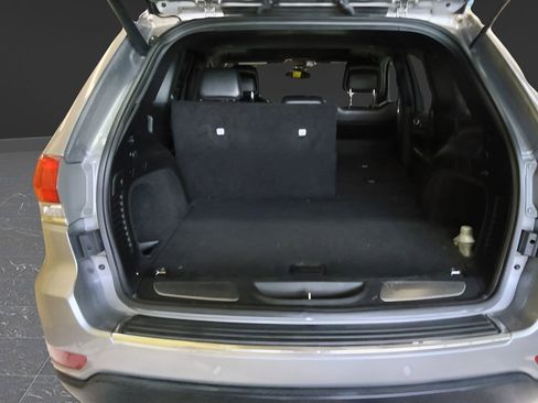 Used 2018 Jeep Grand Cherokee Limited image 6