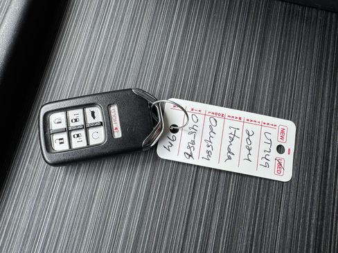 Used 2024 Honda Odyssey Elite image 25