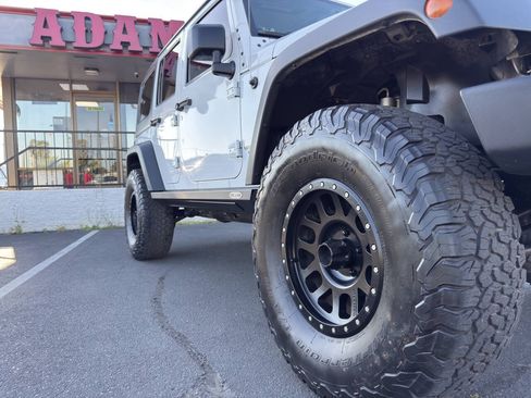 Used 2014 Jeep Wrangler Unlimited Rubicon w/ Connectivity Group AWD/4WD image 24