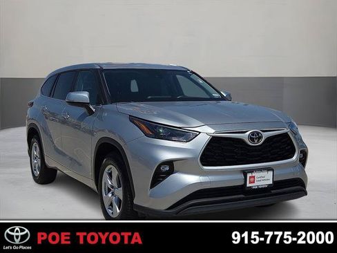 Certified 2025 Toyota Highlander LE FWD image 1