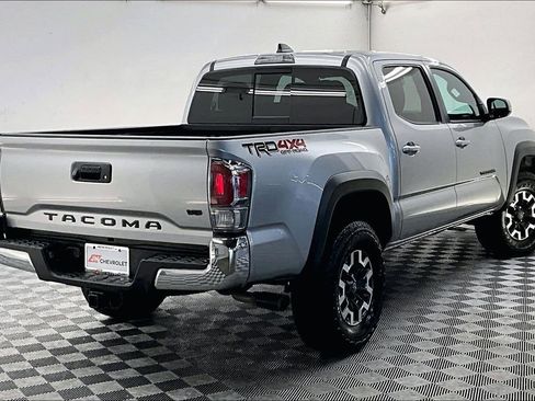 Used 2022 Toyota Tacoma w/ SR5 Package image 12