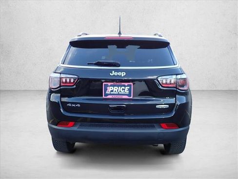 Used 2023 Jeep Compass Latitude AWD/4WD image 3