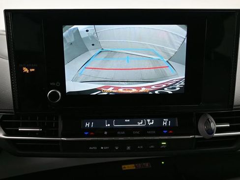 Used 2025 Toyota Sienna LE image 14