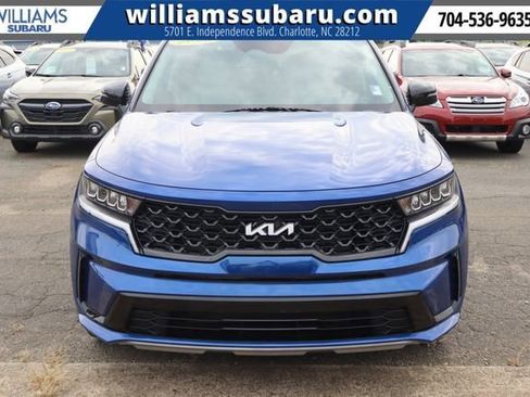 Used 2023 Kia Sorento S w/ Panoramic Sunroof Package image 2