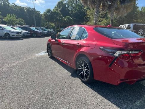 Used 2022 Toyota Camry SE FWD image 4