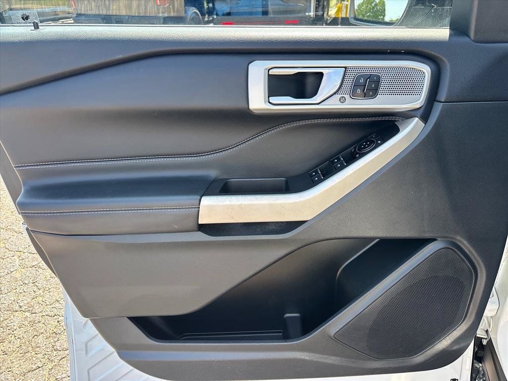 Certified 2023 Ford Explorer Limited AWD/4WD image 25