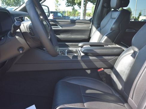 Used 2024 Jeep Wagoneer Series II w/ Flexible Seating Group AWD/4WD image 14