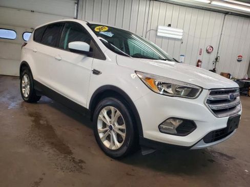 Used 2017 Ford Escape SE image 2