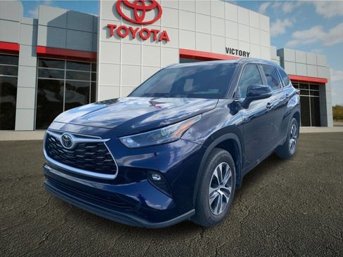 Used 2024 Toyota Highlander XLE AWD/4WD image 7