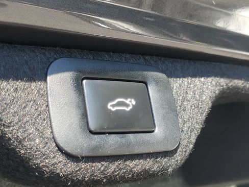 Certified 2022 Lexus ES 300h w/ Premium Package image 11