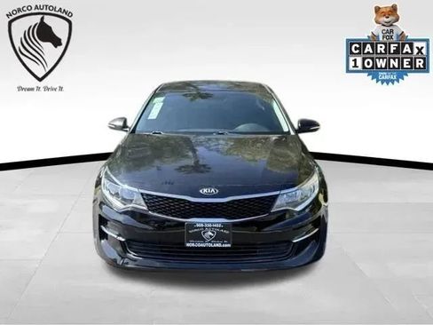 Used 2018 Kia Optima LX w/ 17" Alloy Wheels Package FWD image 2