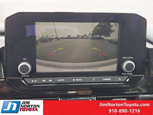 Used 2025 Nissan Pathfinder SV FWD image 18