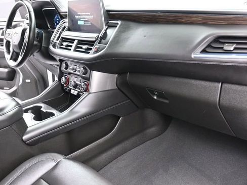 Used 2023 Chevrolet Suburban LT w/ Luxury Package image 31