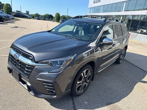 Used 2023 Subaru Ascent Limited w/ Technology Package AWD/4WD image 5