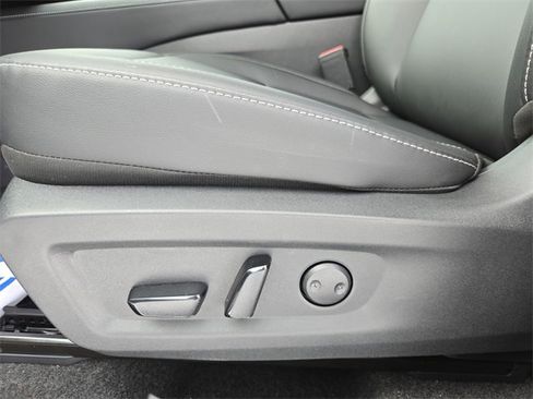 Certified 2025 Nissan Murano SV image 12