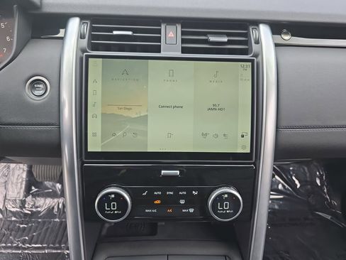 Certified 2025 Land Rover Discovery S AWD/4WD image 22