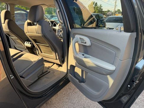 Used 2011 Chevrolet Traverse LS FWD image 17