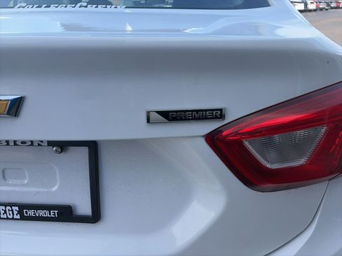 Used 2018 Chevrolet Cruze Premier FWD image 9