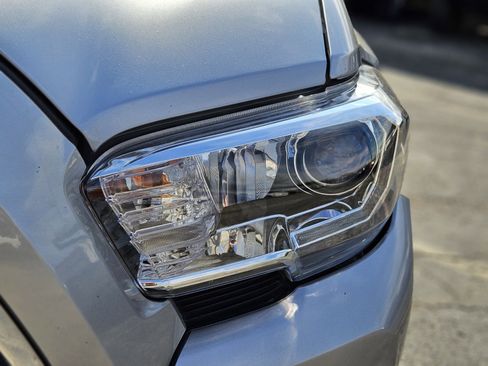 Used 2019 Toyota Tacoma TRD Off-Road image 11