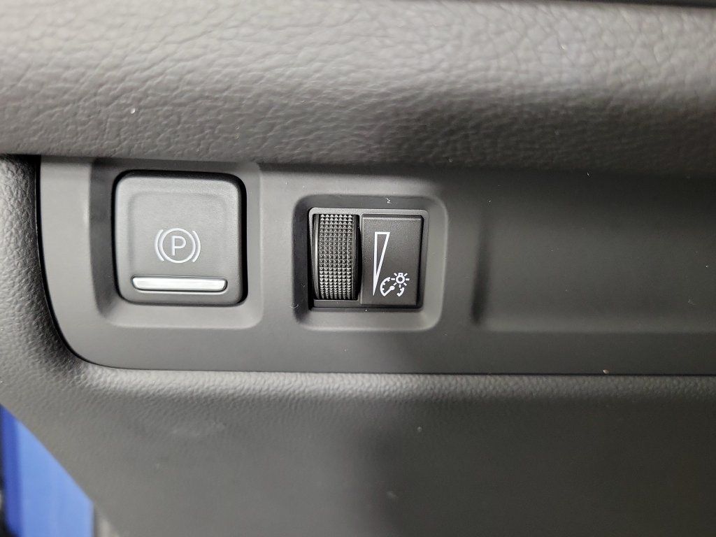 Certified 2024 Cadillac XT4 Luxury w/ Cold Weather Package FWD image 36