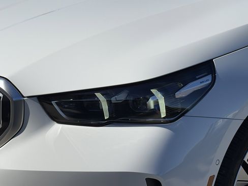 Certified 2025 BMW 530i xDrive w/ Premium Package image 6