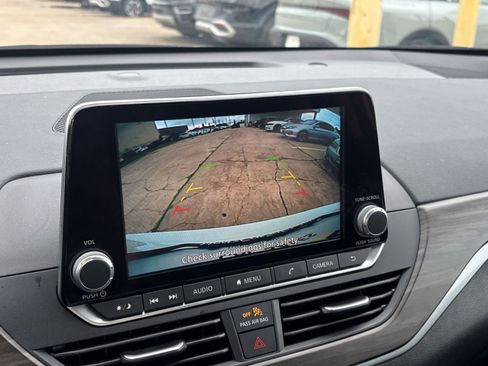 Used 2025 Nissan Altima 2.5 SV FWD image 23