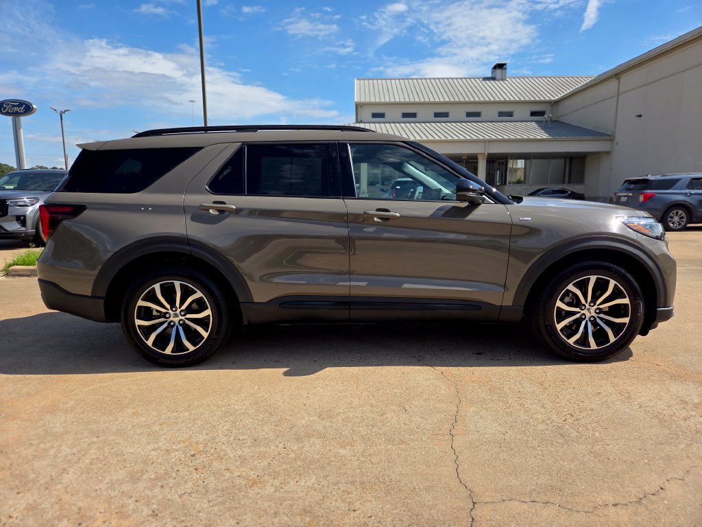 Used 2026 Ford Explorer ST-Line w/ Premium Package RWD image 4