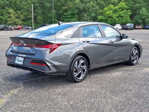 Certified 2025 Hyundai Elantra Sport FWD image 22