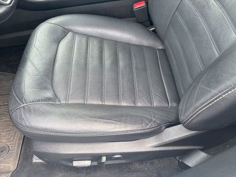 Used 2017 Ford Fusion SE w/ Fusion SE Technology Package FWD image 12