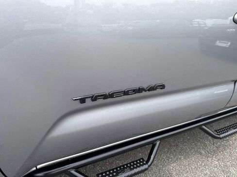 Used 2016 Toyota Tacoma TRD Sport AWD/4WD image 13