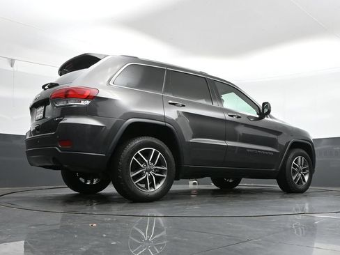Used 2020 Jeep Grand Cherokee Laredo w/ 18" Wheel & 8.4" Radio Group AWD/4WD image 40