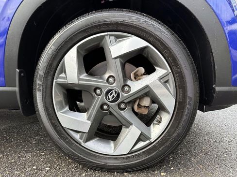 Used 2022 Hyundai Venue Limited FWD image 6
