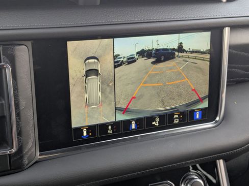 Used 2024 GMC Yukon XL Denali image 16