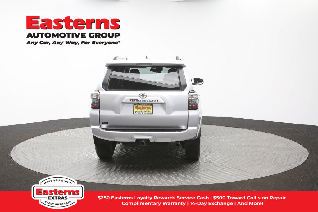 Used 2024 Toyota 4Runner SR5 AWD/4WD image 33