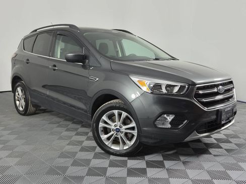 Used 2018 Ford Escape SE w/ SE Sync 3 Package AWD/4WD image 1