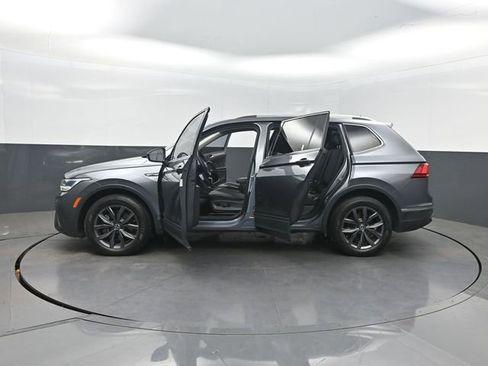 Used 2022 Volkswagen Tiguan SE image 39