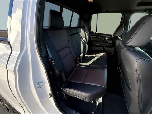 New 2026 Honda Ridgeline Black Edition image 9
