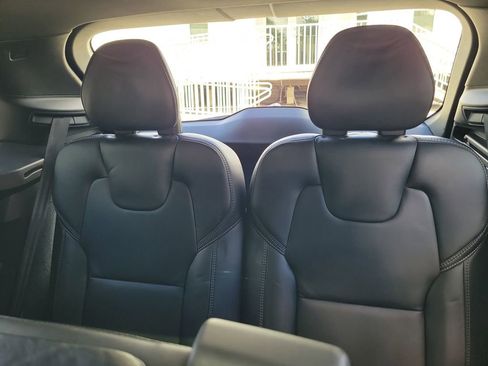 Used 2018 Volvo XC90 T5 Momentum w/ Convenience Package FWD image 16