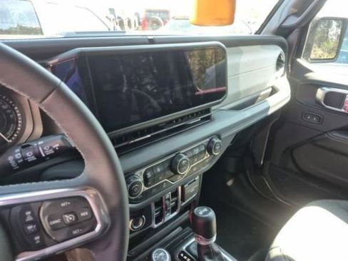 Used 2025 Jeep Wrangler Unlimited Sahara AWD/4WD image 7
