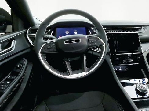 Used 2024 Jeep Grand Cherokee Laredo w/ Luxury Tech Group I image 9