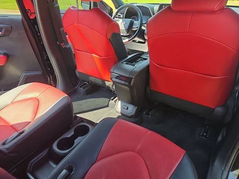 Used 2021 Toyota Highlander XSE FWD image 12
