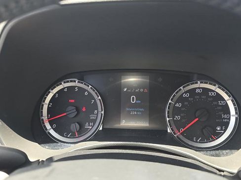 Used 2022 Toyota Highlander LE AWD/4WD image 15