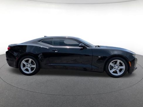 Used 2022 Chevrolet Camaro LT RWD image 6