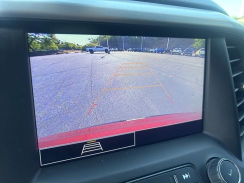 Used 2022 GMC Acadia SLE w/ Driver Convenience Package FWD image 11